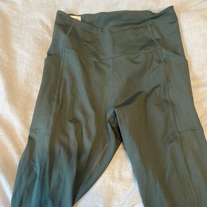 Girlfriend army green leggings -3/4 and pockets - only worn once!